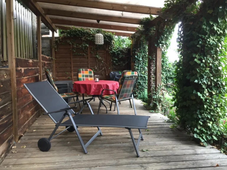 terrasse mit sitz und liegemöbel